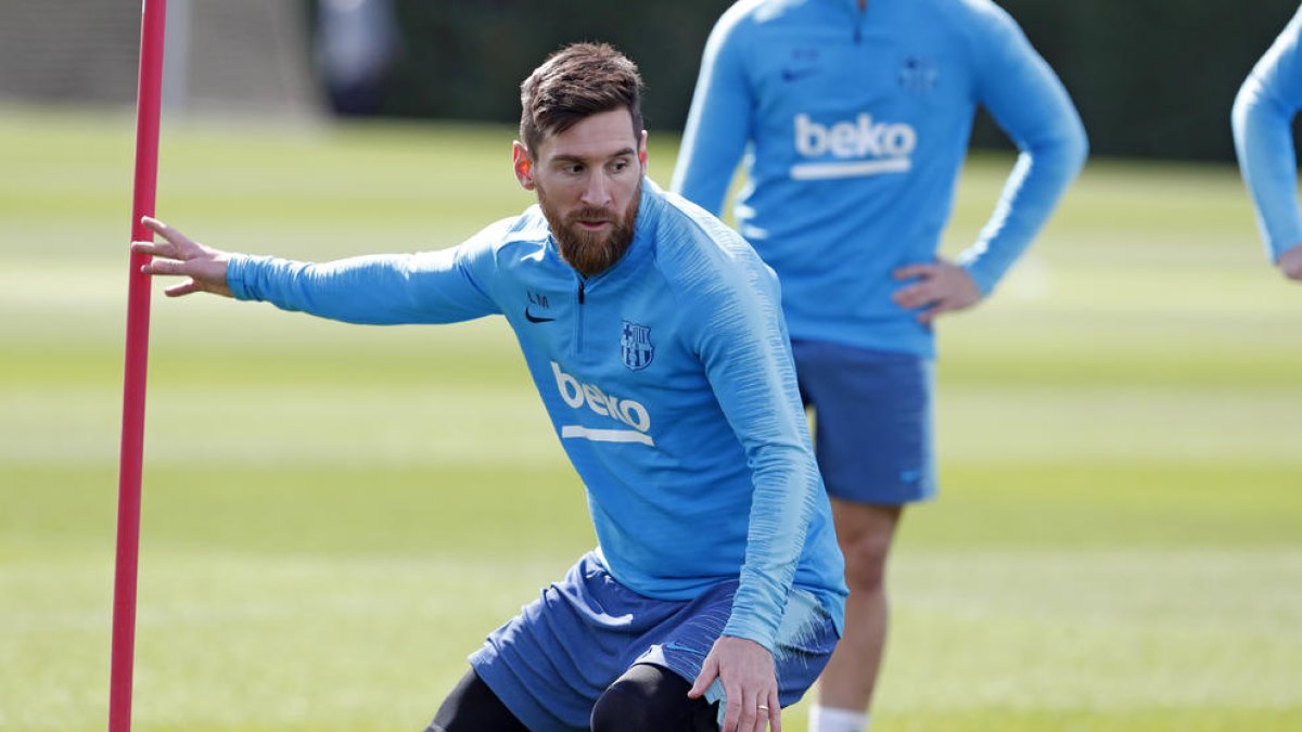 Leo Messi durante el entrenamiento de ayer del Barça de cara al partido de mañana frente al Rayo.