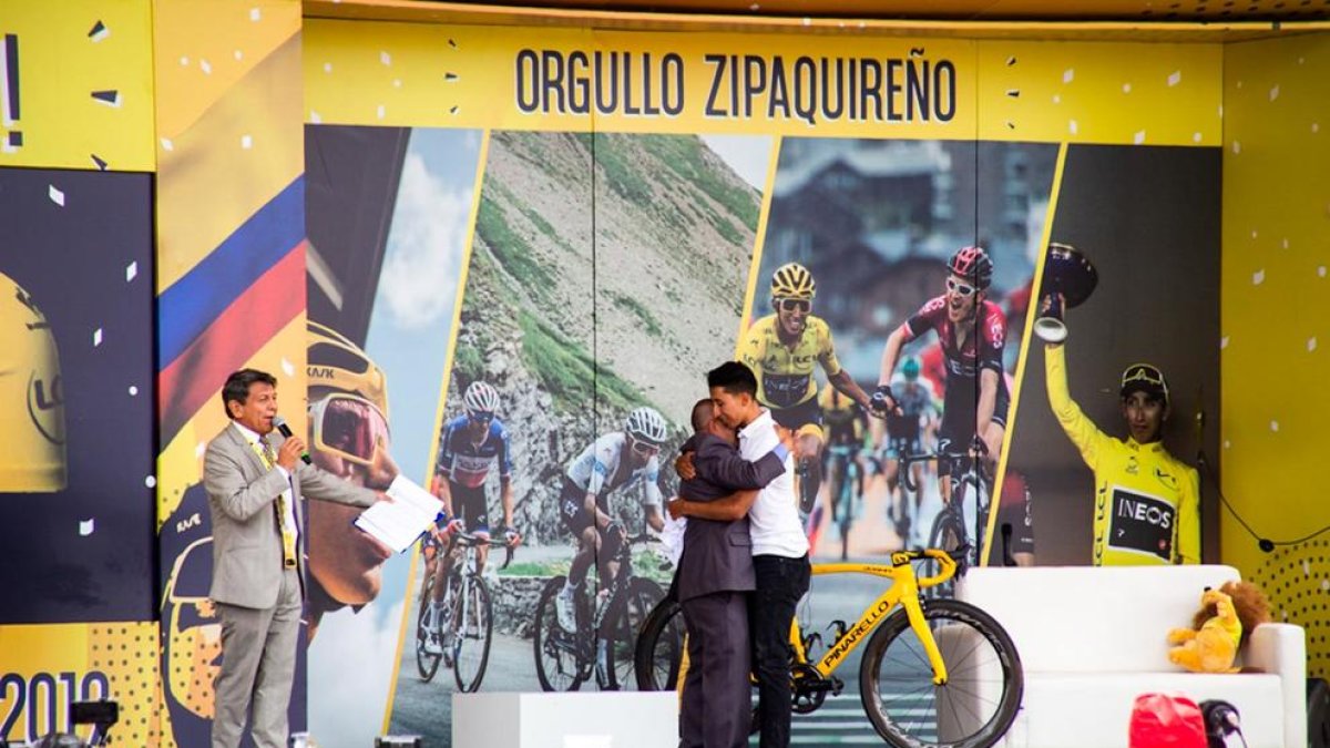 Egan Bernal va rebre un homenatge a la seua ciutat, Zipaquirá.