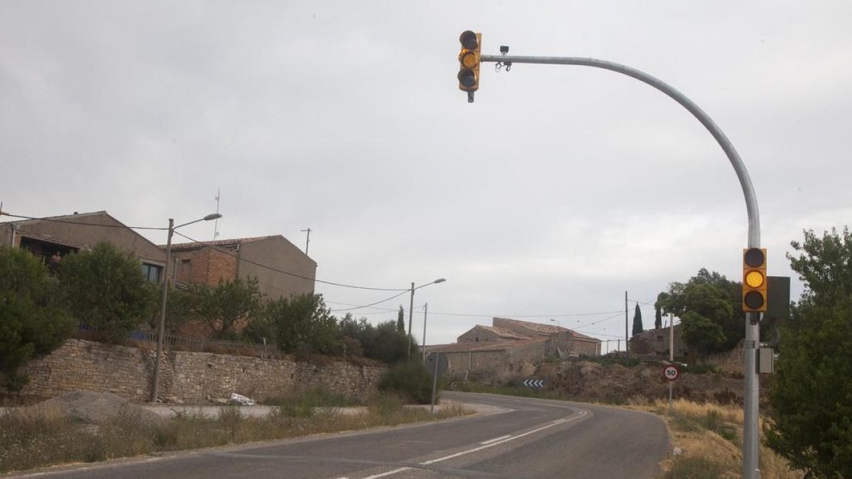 En servei els semàfors de la Guàrdia Lada un any després d’instal·lar-los