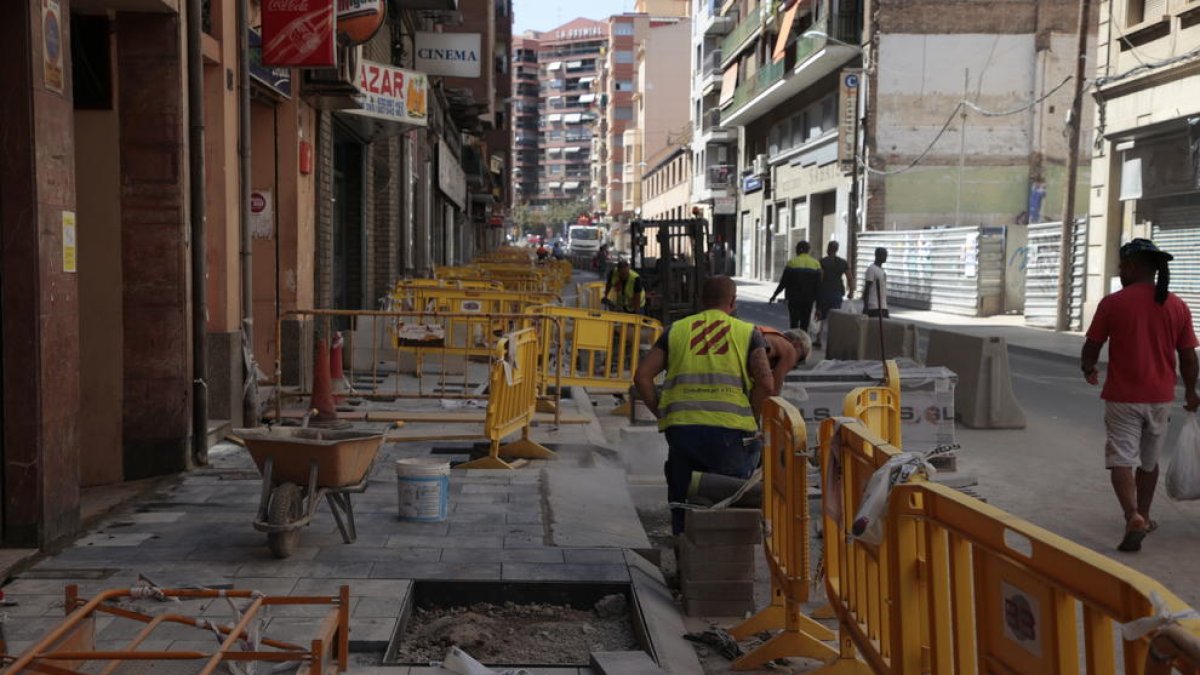 Pren forma el ‘nou’ carrer Anselm Clavé, que tindrà un sol carril