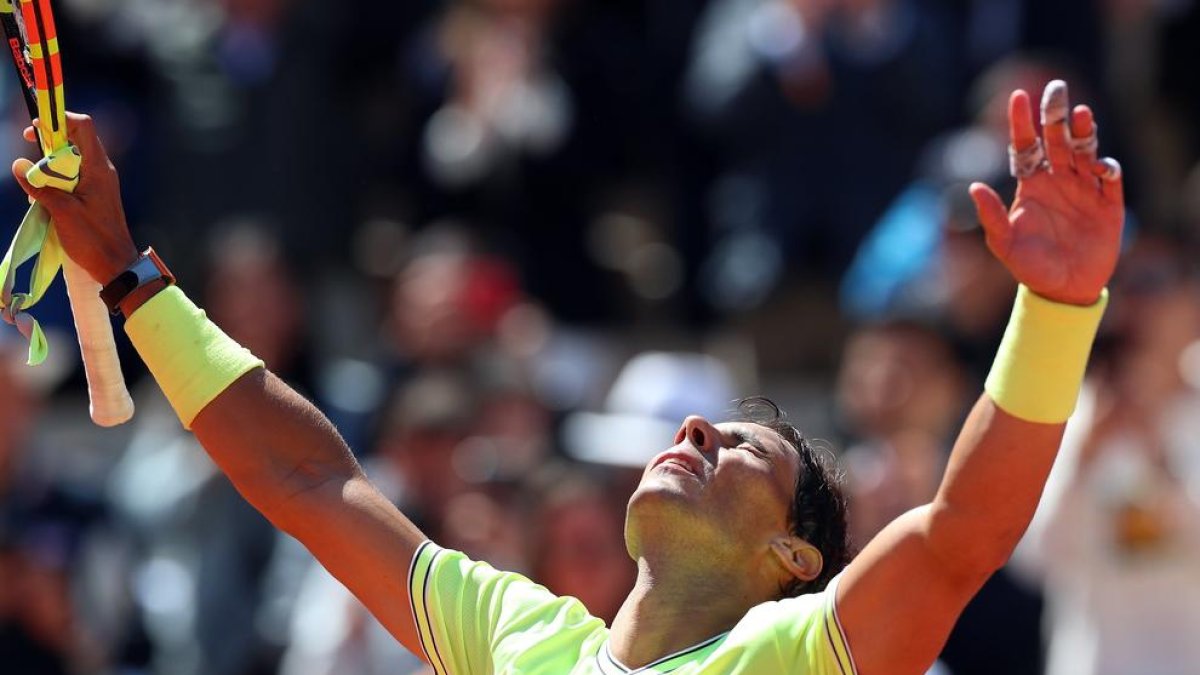 Rafa Nadal celebra la classificació per a una nova final al torneig de Roland Garros.