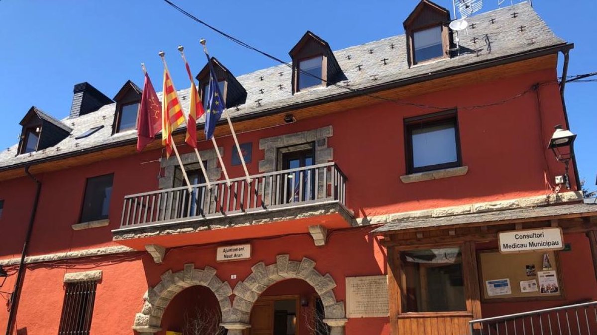 L’ajuntament, a Salardú, que acull el consultori mèdic.