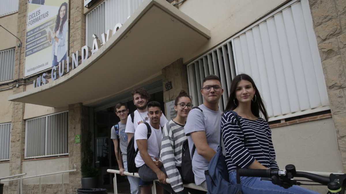 D’esquerra a dreta, Toni, Robert, Taoufik, Alba, Àlex i Ariadna.