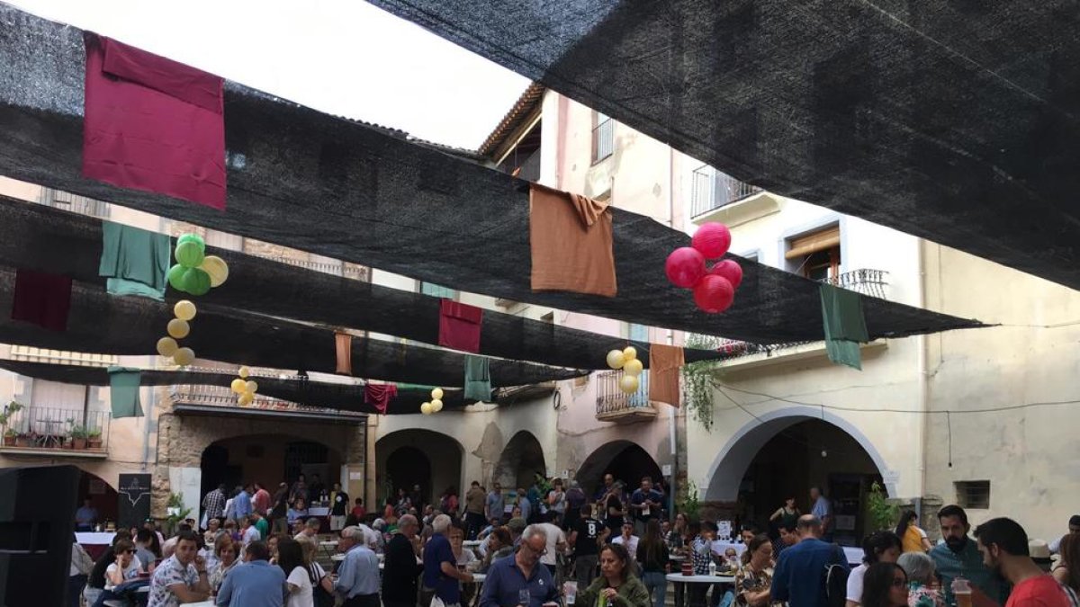 La degustació de vins i productes de proximitat va ser un dels atractius del certamen.