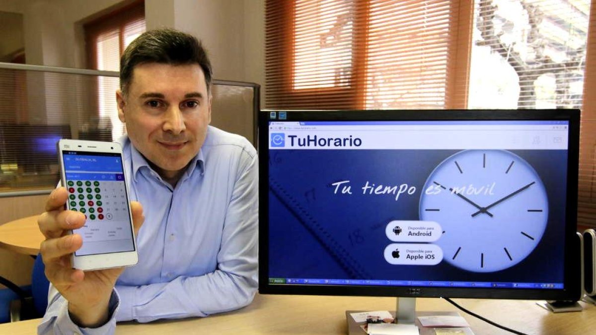Leandre Palau, con la aplicación “TuHorario”.