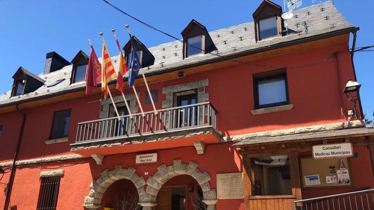 L’ajuntament de Naut Aran, que va donar la llicència de les obres.