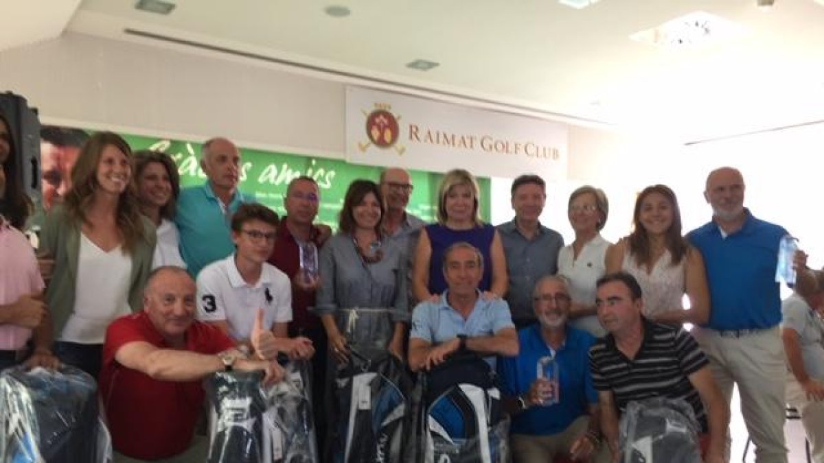 Els guanyadors del torneig i els que van rebre premis.