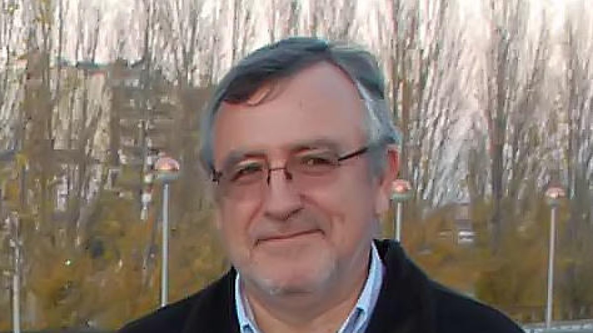 I per què no al peu del campanar?