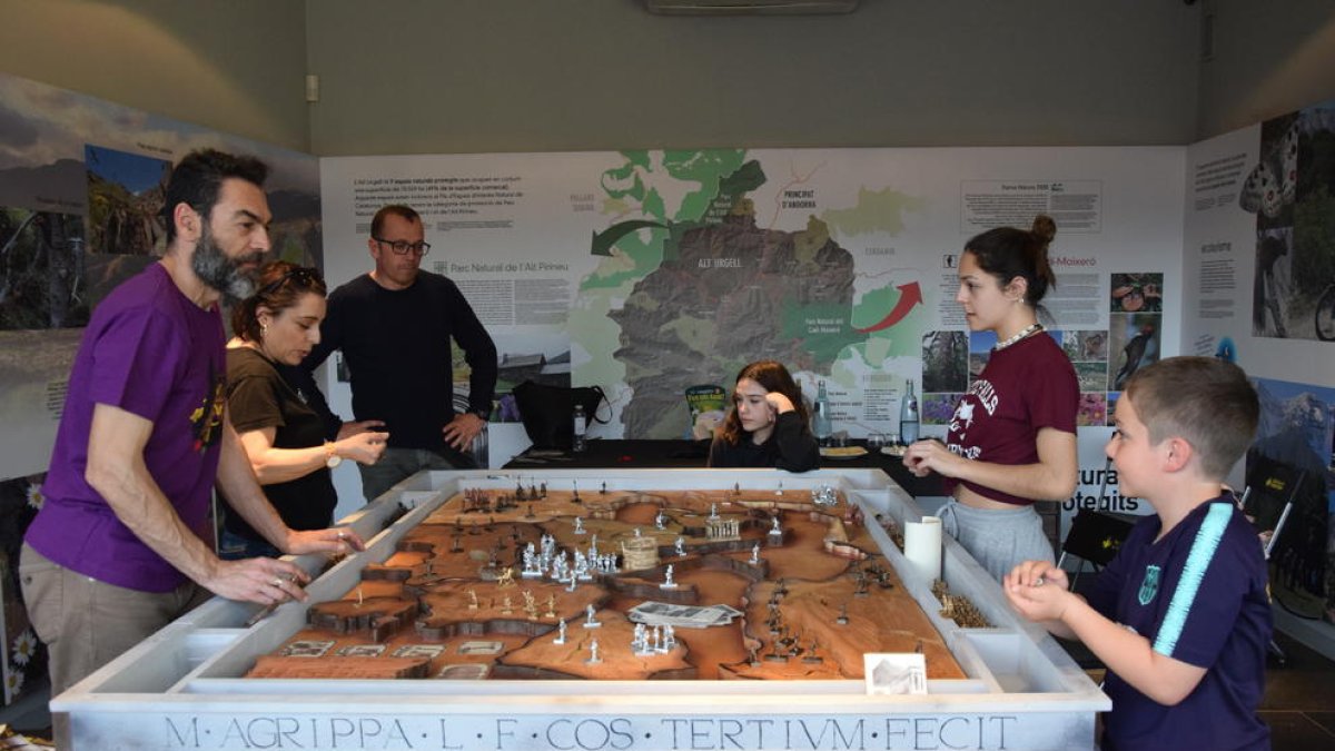 La sala Sant Domenèc és l’escenari principal d’un festival amb més de 300 jocs de taula per a totes les edats i que tanca avui la quarta edició.