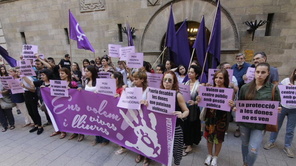 Imatge d’arxiu d’una concentració contra la violència masclista a Lleida.