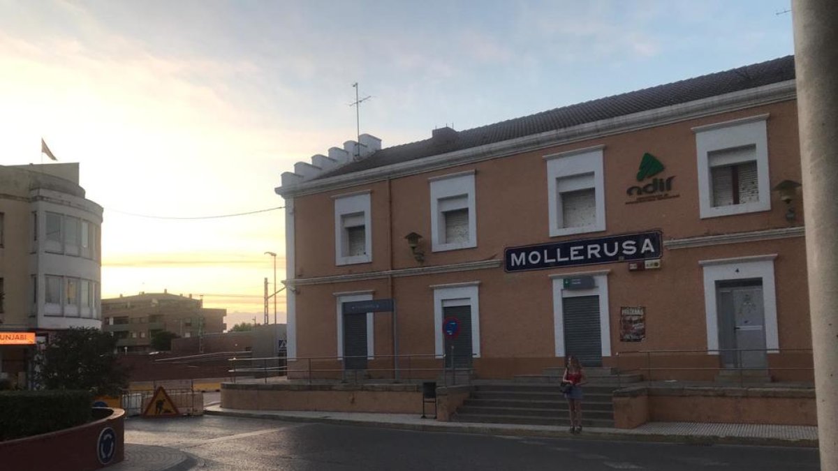 Imatge de l’edifici de l’estació de Mollerussa.