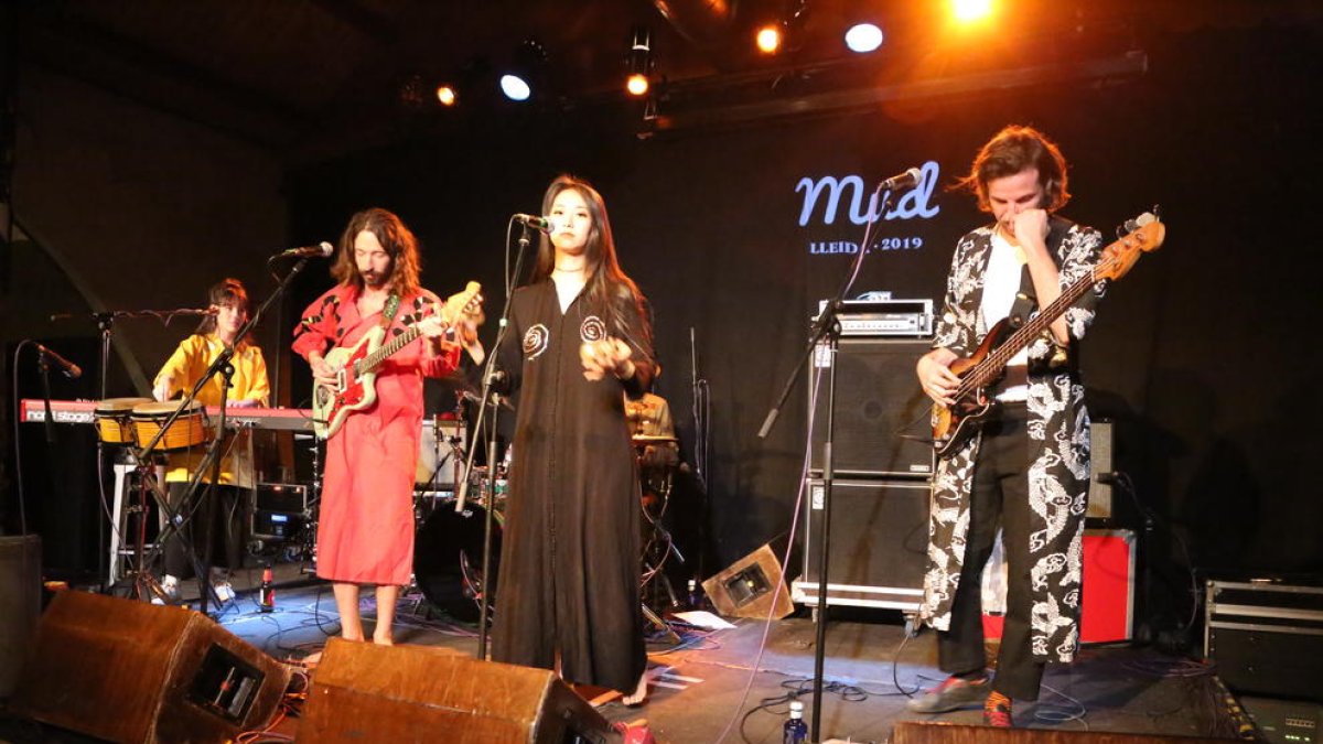 La banda d’Israel Ouzo Bazooka, ahir a la nit al Cafè del Teatre.