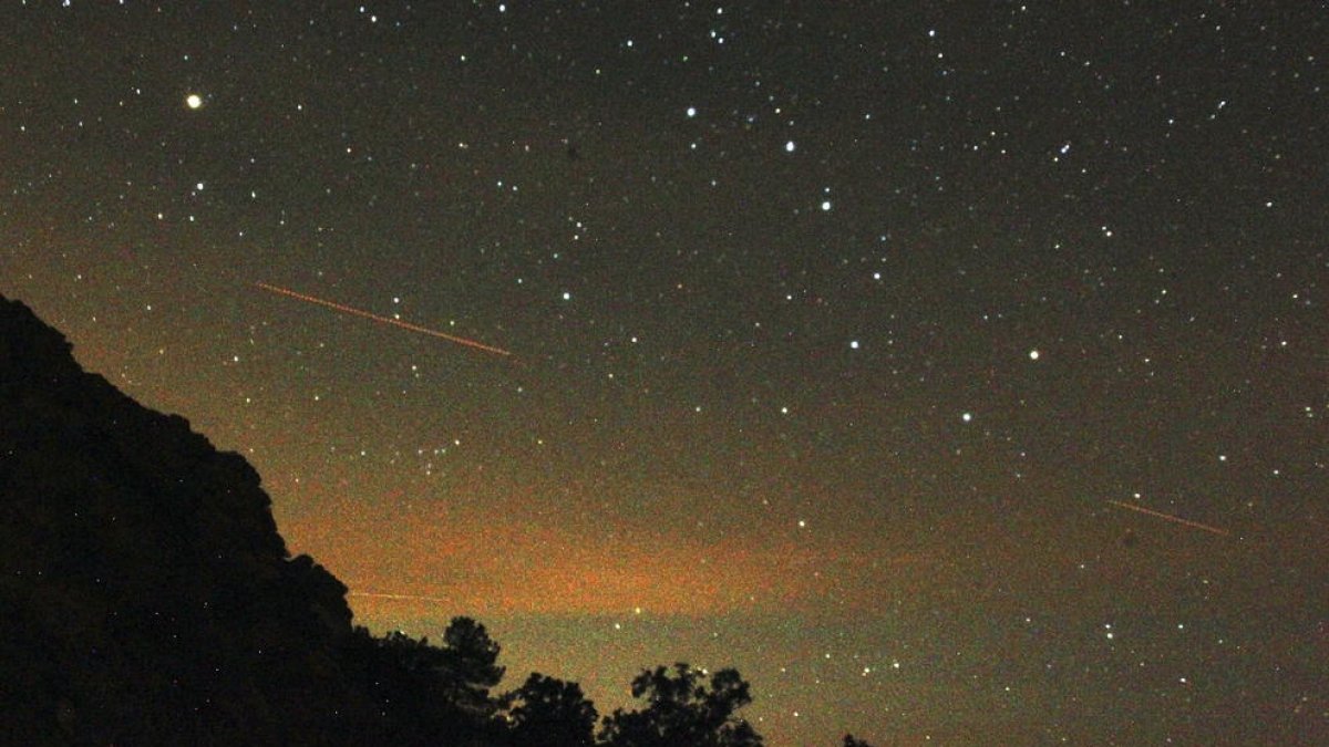 Allunyar-se de la contaminació lluminosa i estar en un lloc elevat, clau per poder veure els Perseids.
