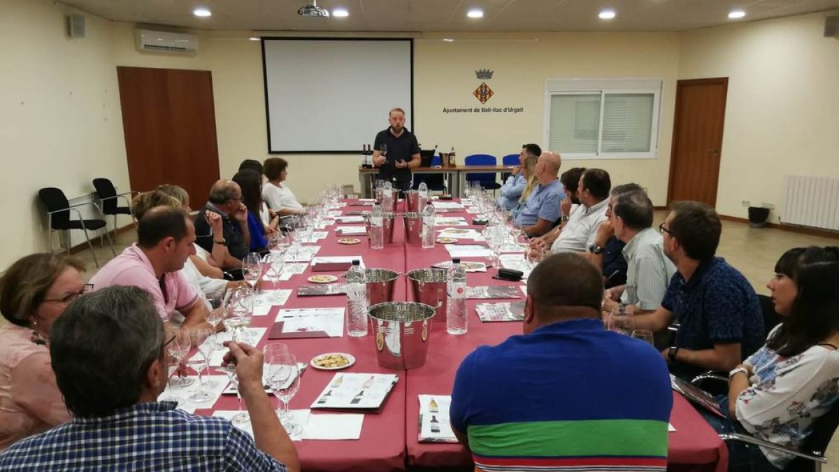 La cata se llevó a cabo en la sala multifuncional.