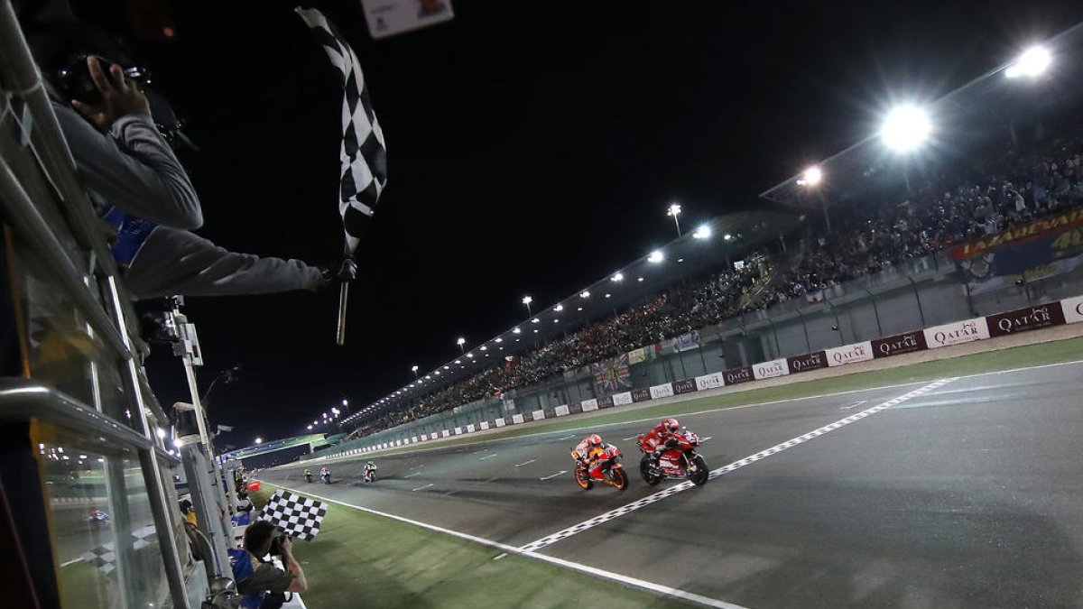 Màrquez cedeix davant de Dovizioso en la línia de meta