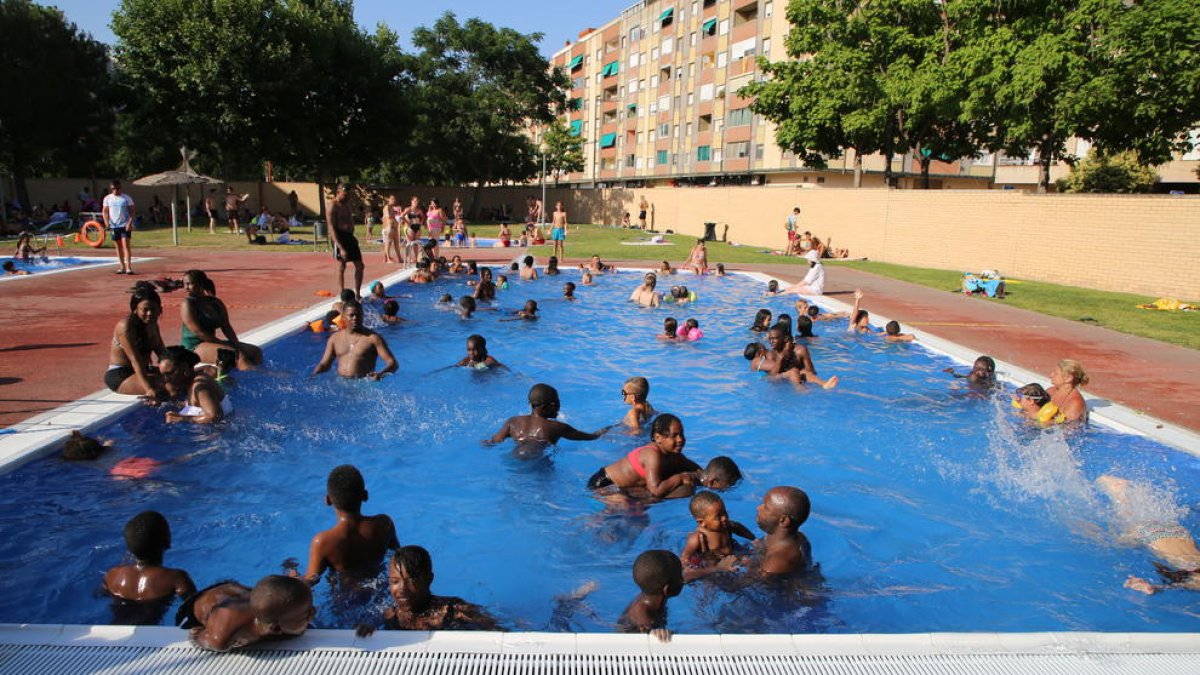 Imagen ayer por la tarde en las piscinas municipales de Cappont.
