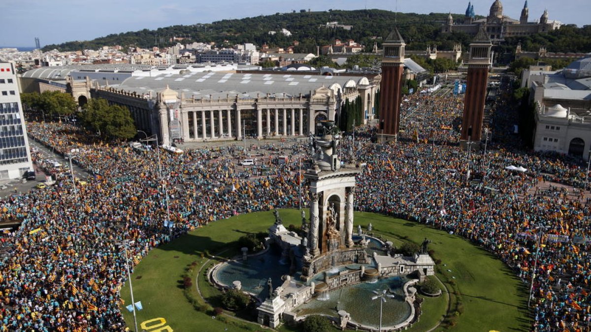 Unes 600.000 persones participen a la manifestació de la Diada, segons la Guàrdia Urbana