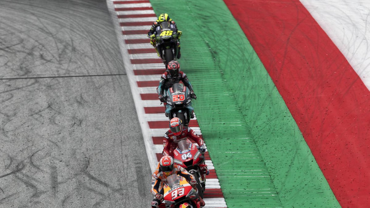 Àlex celebra una segunda plaza que sabe casi a victoria.