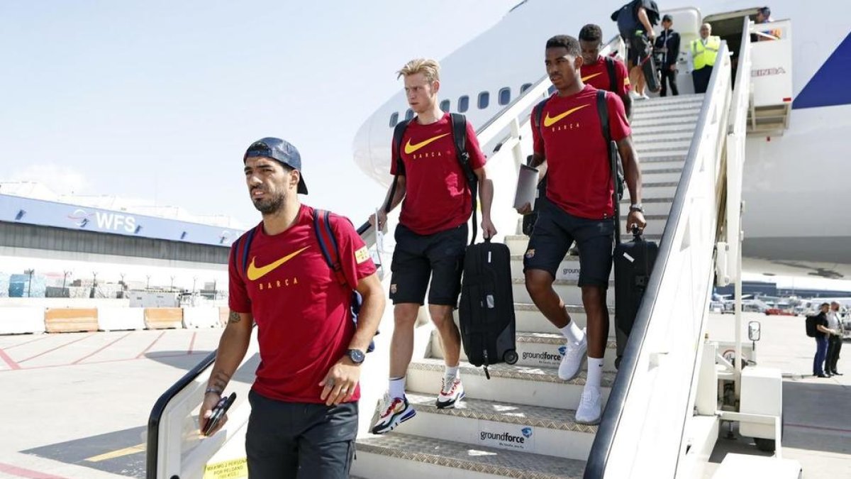 La plantilla del Barça va arribar ahir a Catalunya després de la gira.