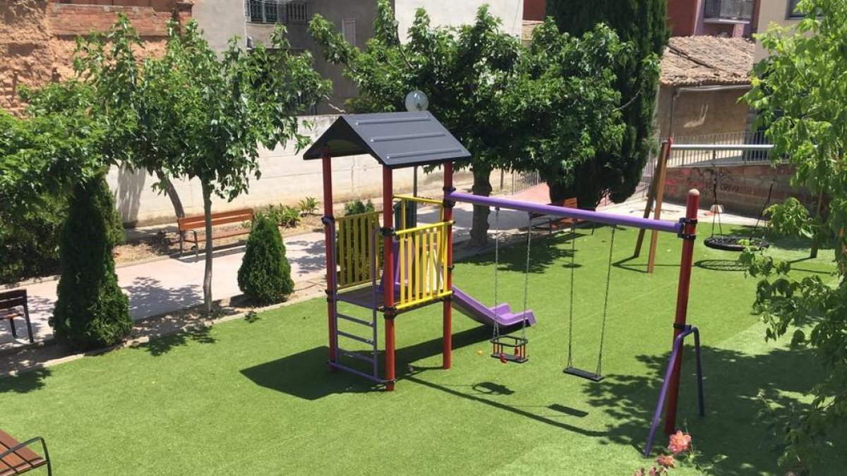 La plaza del barrio de Miralsot, donde se han acabado mejoras.