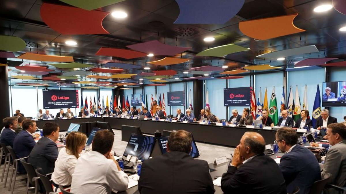 Los clubes de la Liga se reunieron ayer para analizar la decisión del juez.
