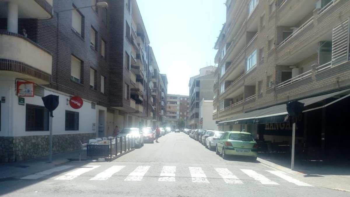 Una vista de la calle José Salarrullana de Fraga.