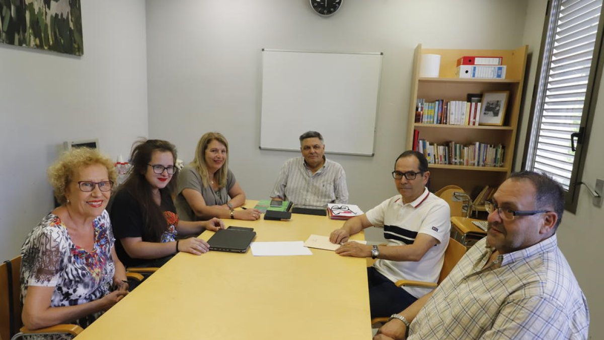 Ferre, amb la junta de l’associació de l’Escorxador.
