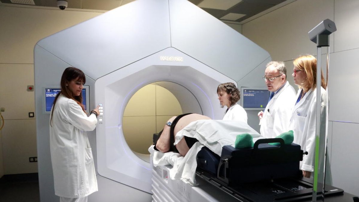 L’accelerador Halcyon de la Vall d’Hebron és el primer de l’Estat.