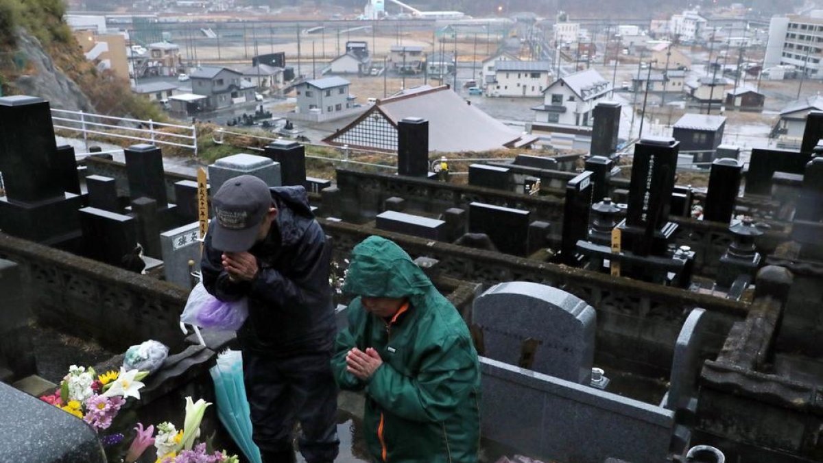 Imatge d'arxiu d'un acte en record dels morts pel tsunami del 2011 a Fukushima, Japó.