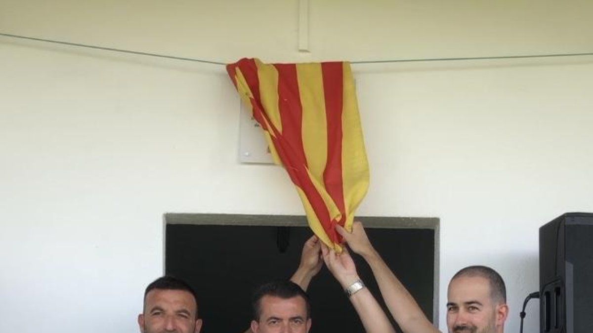 Melcior Claramunt, con la directiva del club de futbol.