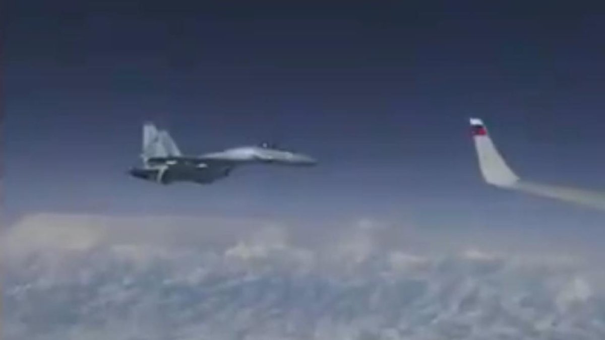 VÍDEO. Caces russos allunyen un F18 espanyol que es va atansar a l'avió del ministre de Defensa de Rússia