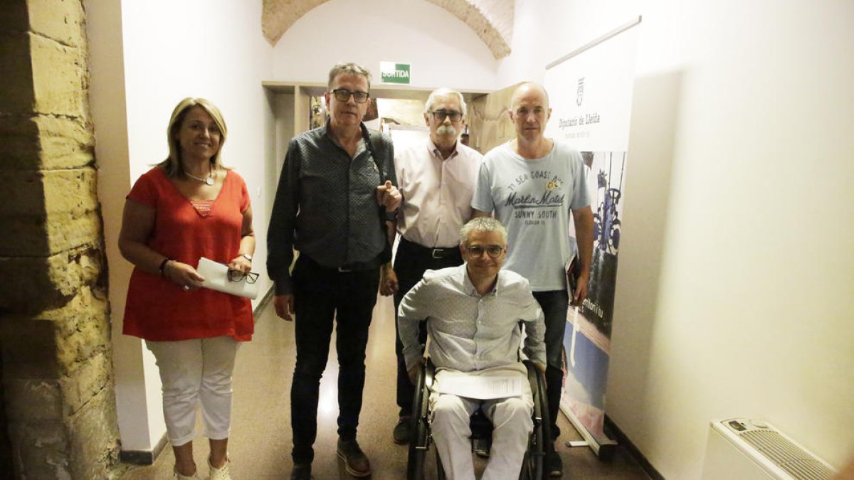 Rosa Pujol, Joan Talarn, Antoni Navinés, Jordi Latorre y Carles Comes presentaron ayer el acuerdo.
