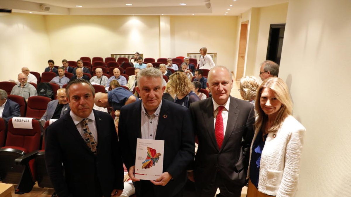 Carles Giribet, Jaume Saltó, Luis Herrero i Carme Poveda, ahir poc abans de la presentació.