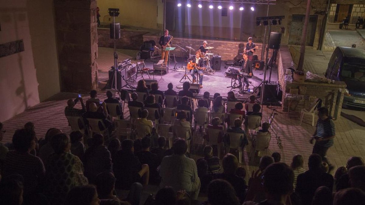 Mayora tuvo que suspender el concierto tras la segunda canción.