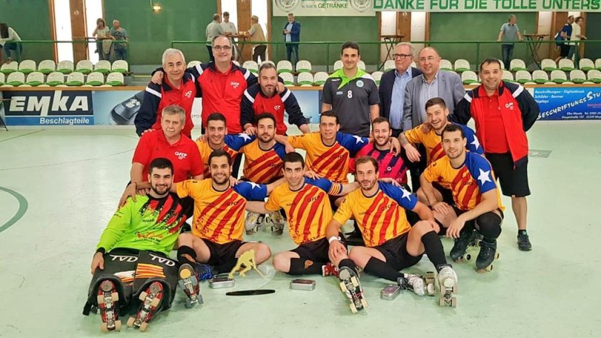 Cañellas, en el centro de la imagen, junto al resto de la selección.