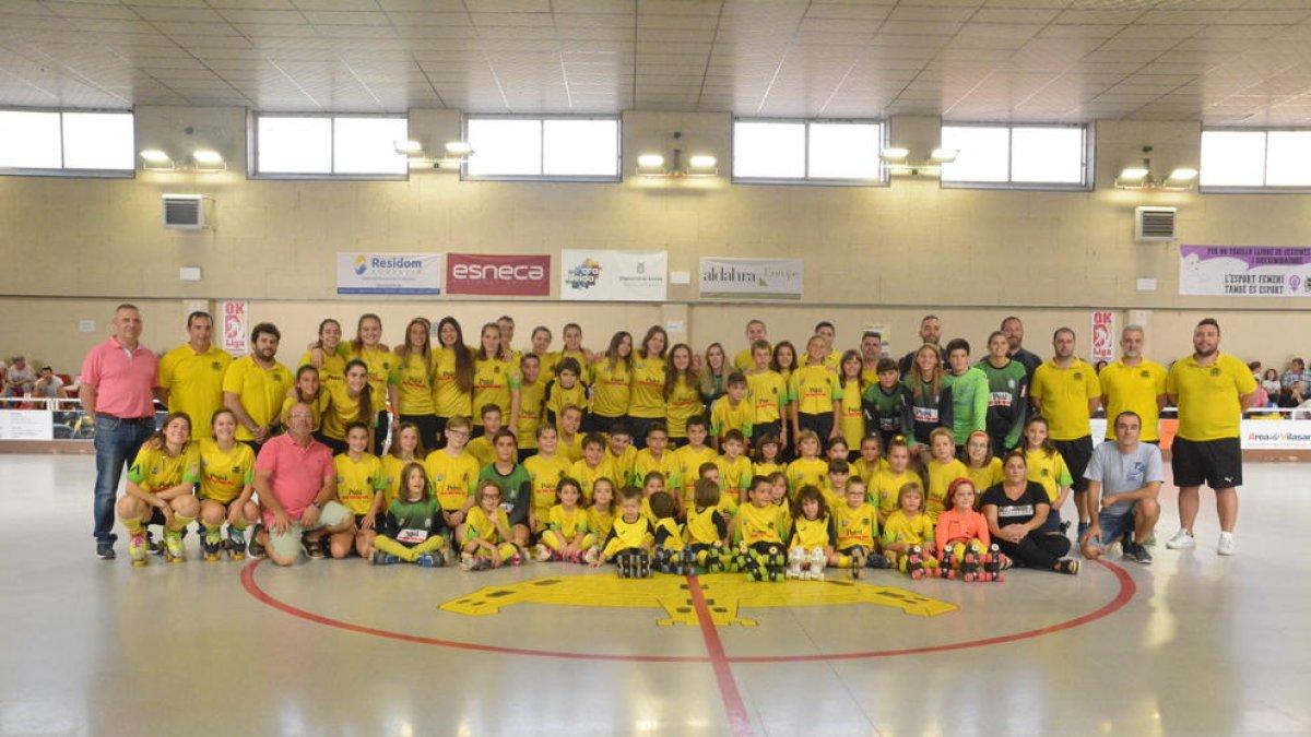 Fotografía conjunta de los once equipos de Vila-sana para esta temporada.