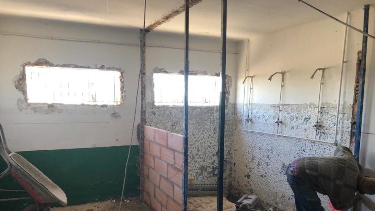 Les obres per millorar els vestidors.