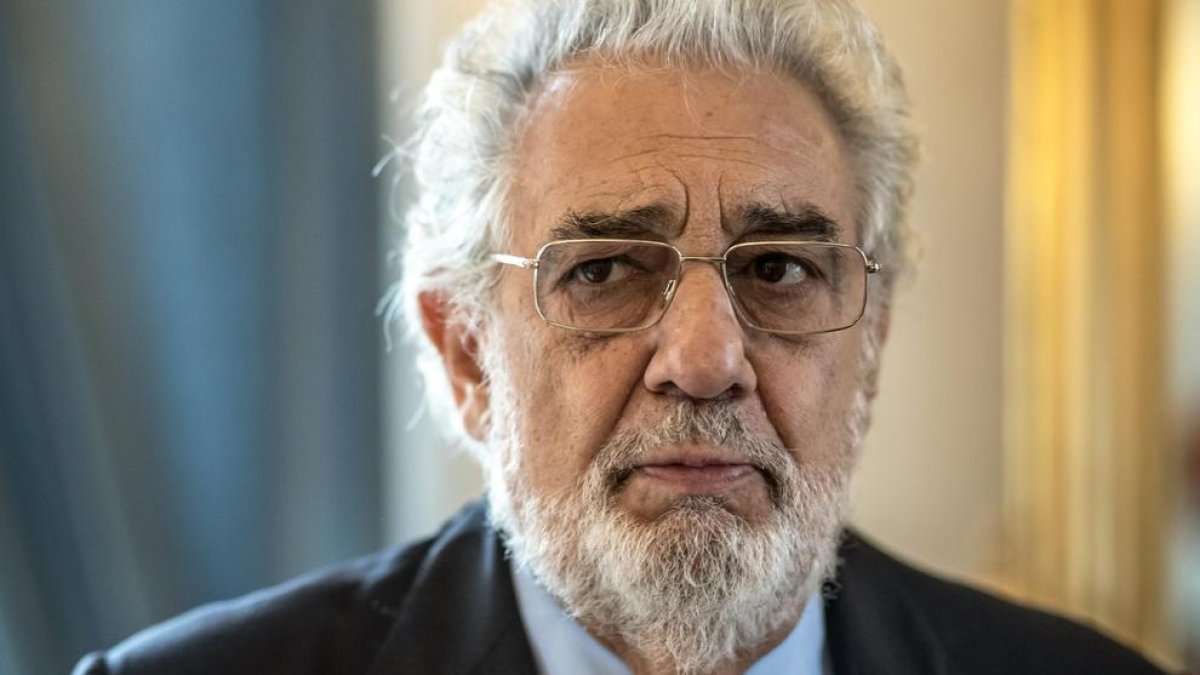 El tenor Plácido Domingo, en el punto de mira de la opinión pública y las instituciones operísticas.
