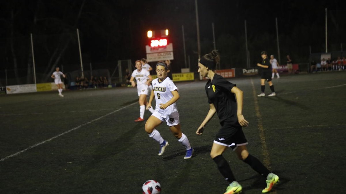 Las jugadoras estadounidenses impusieron su físico al mejor toque de balón de las leridanas.