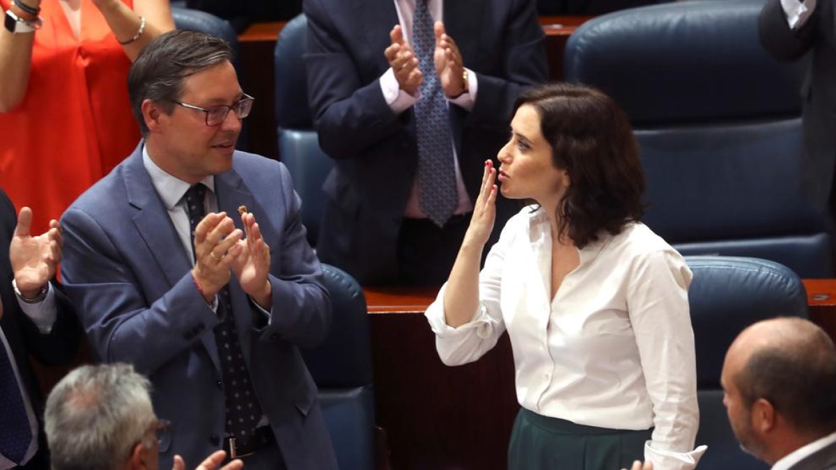 La nueva presidenta de la Comunidad de Madrid, Isabel Díaz Ayuso, agradece las felicitaciones.