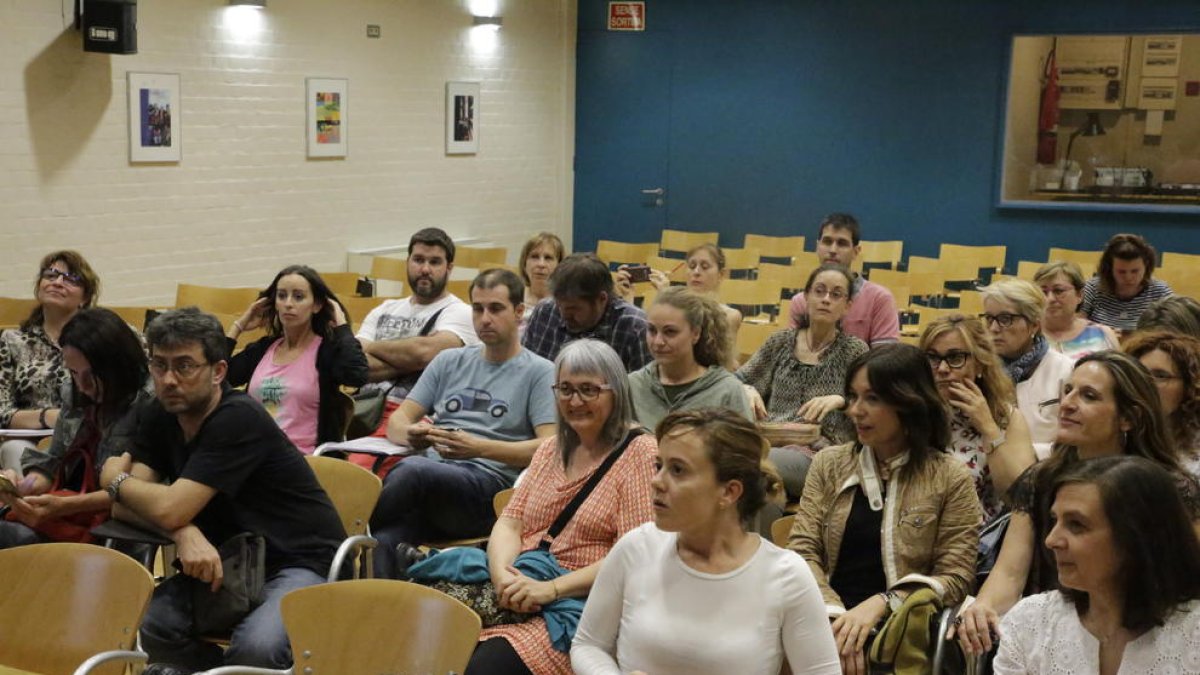 Asistentes al proceso participativo, que tuvo lugar en la EOI.