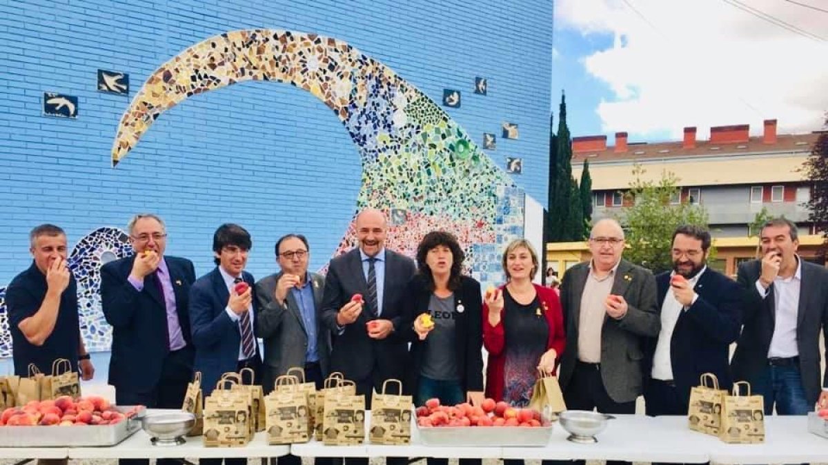 Presentación de la campaña de promoción de fruta en las escuelas, el miércoles en Barcelona.