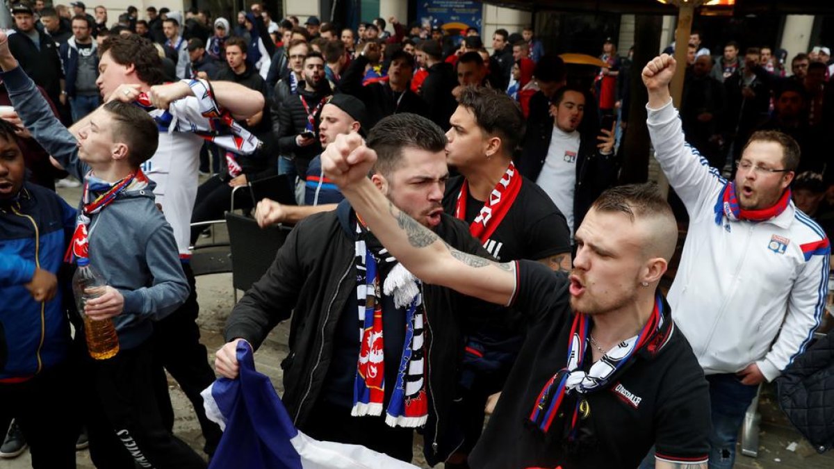 Ferits cinc aficionats de l'Olympique de Lió a Barcelona