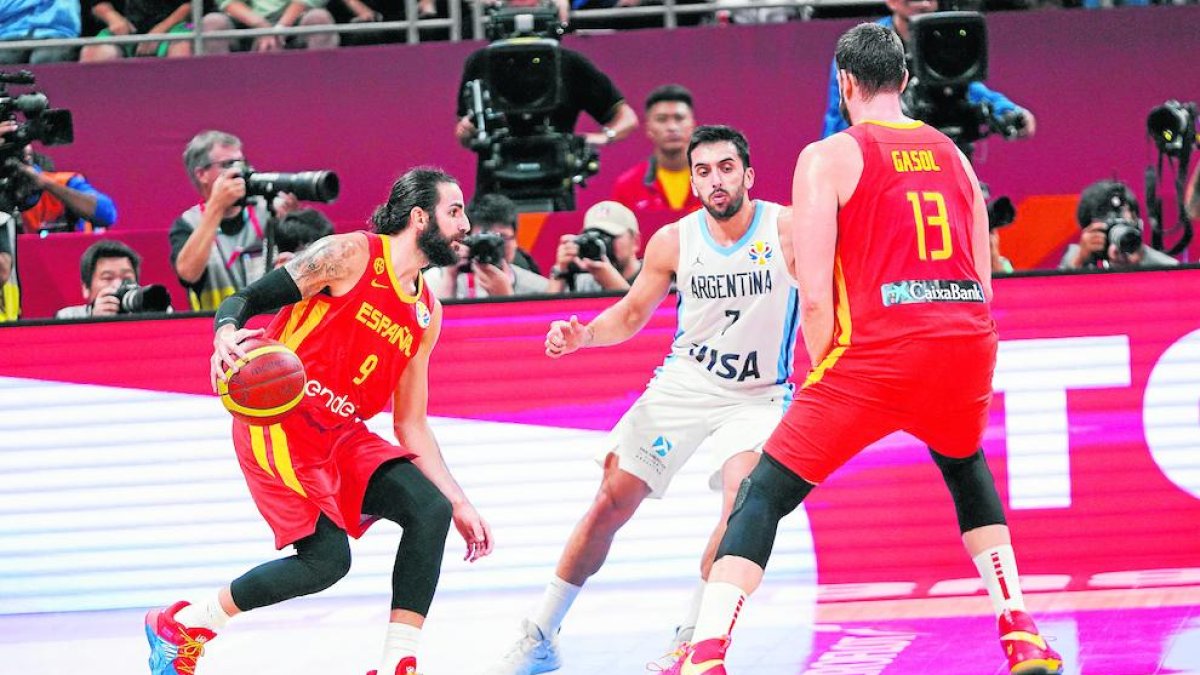 Ricky Rubio, elegit MVP del Mundial - Ricky Rubio va ser elegit MVP del Mundial i forma part del quintet ideal del torneig amb Marc Gasol, el serbi Bogdan Bogdanovic, l’argentí Luis Scola i el francès Evan Fournier. Rubio va tornar a ser el mà ...