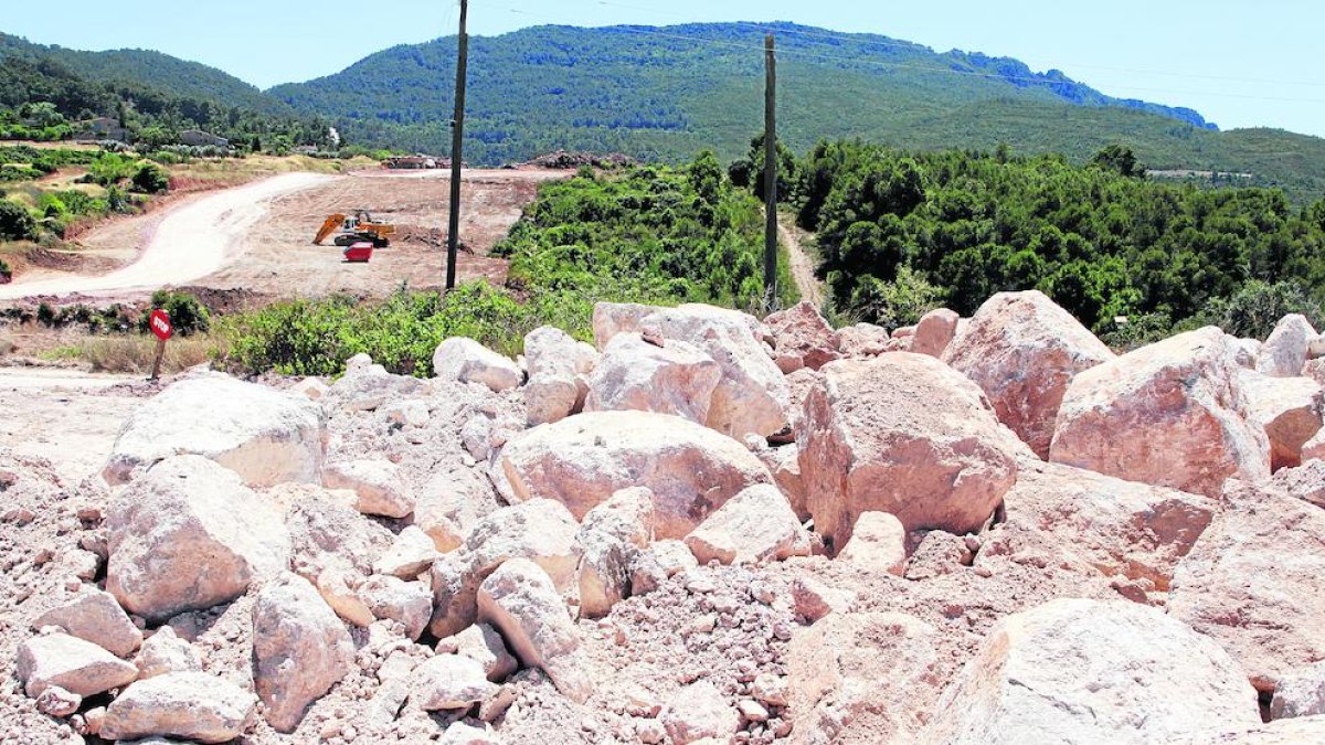 Les obres d’aproximació a la boca del túnel del coll de Lilla a la zona de Montblanc del traçat de la futura A-27.