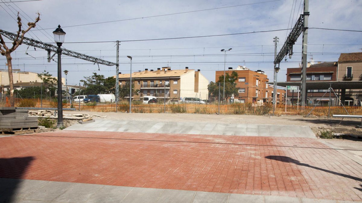 Uno de los accesos que se ha habilitado al nuevo parking gratuito con una treintena de plazas.