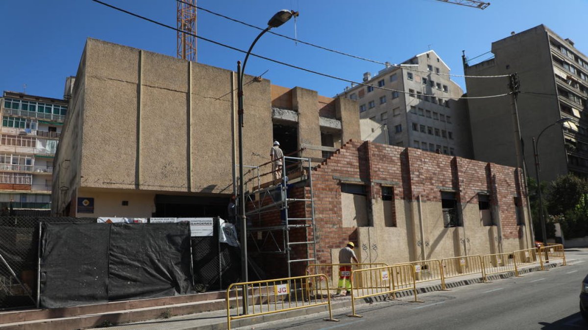 La nueva clínica privada en la antigua discoteca Systema toma forma