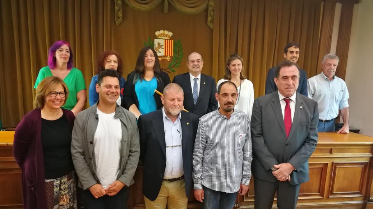 Serrano (centre superior), amb la resta d’edils de Vielha.