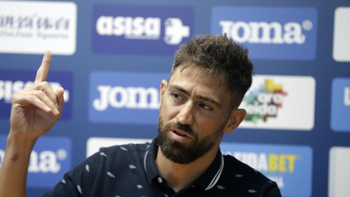 Manuel Jesús Casas ‘Molo’, durant la seua presentació com a nou entrenador del Lleida Esportiu.