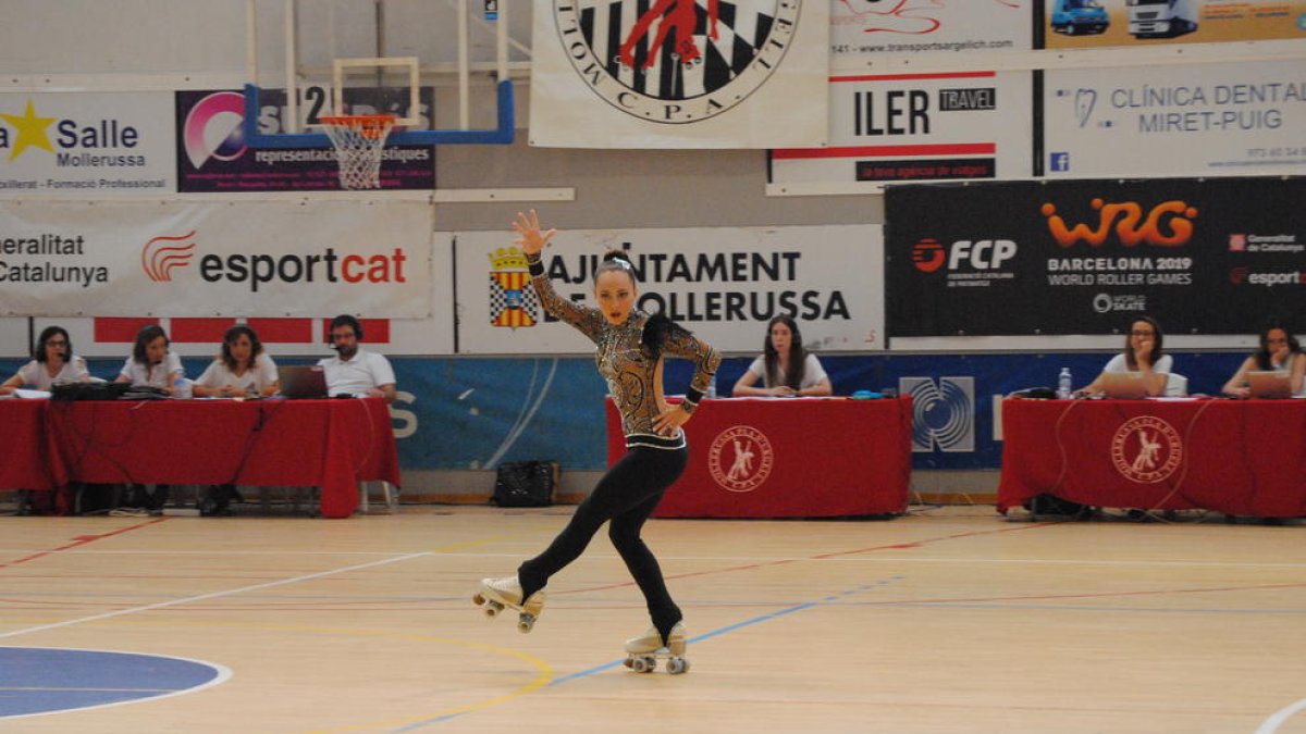 Una de les patinadores que van competir ahir a l’inici del Català cadet a Mollerussa.